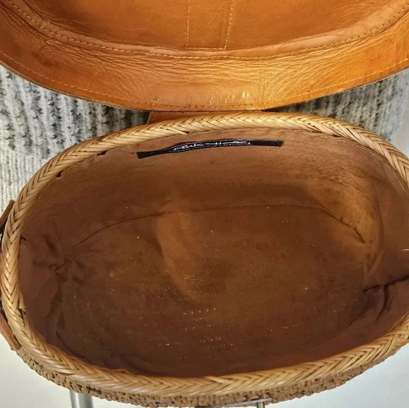 Crossbody Rattan and Leather Bag Made in Bali - Picture 8 of 9